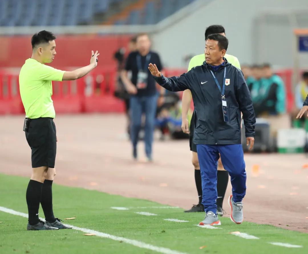 包含申花球员因伤退赛,球队惨遭逆转遭遇连败的词条 包含申花球员因伤退赛,球队惨遭逆转遭遇连败的词条