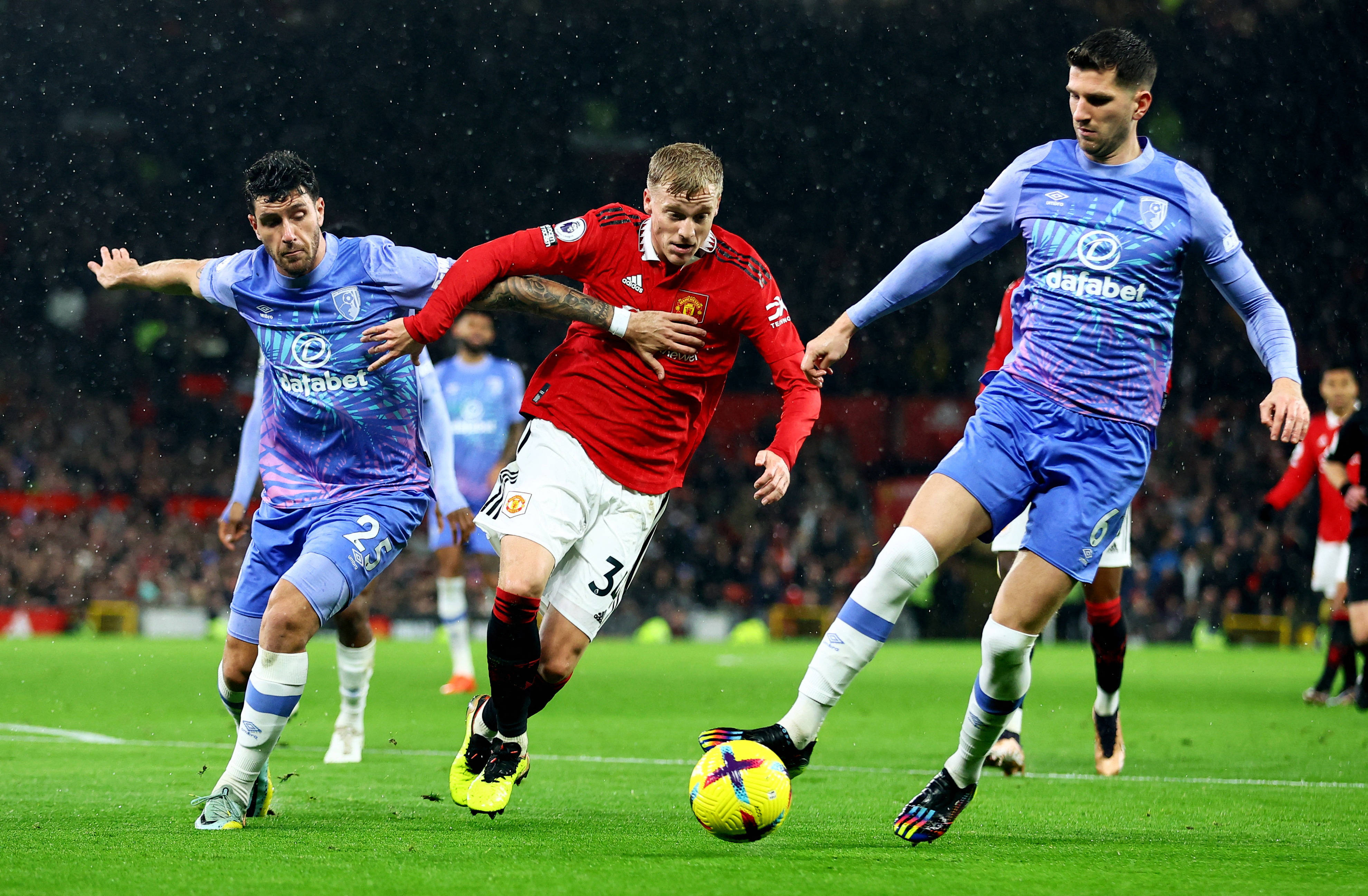 伯恩茅斯客场大胜,提升排名进入前十 伯恩茅斯客场大胜,提升排名进入前十