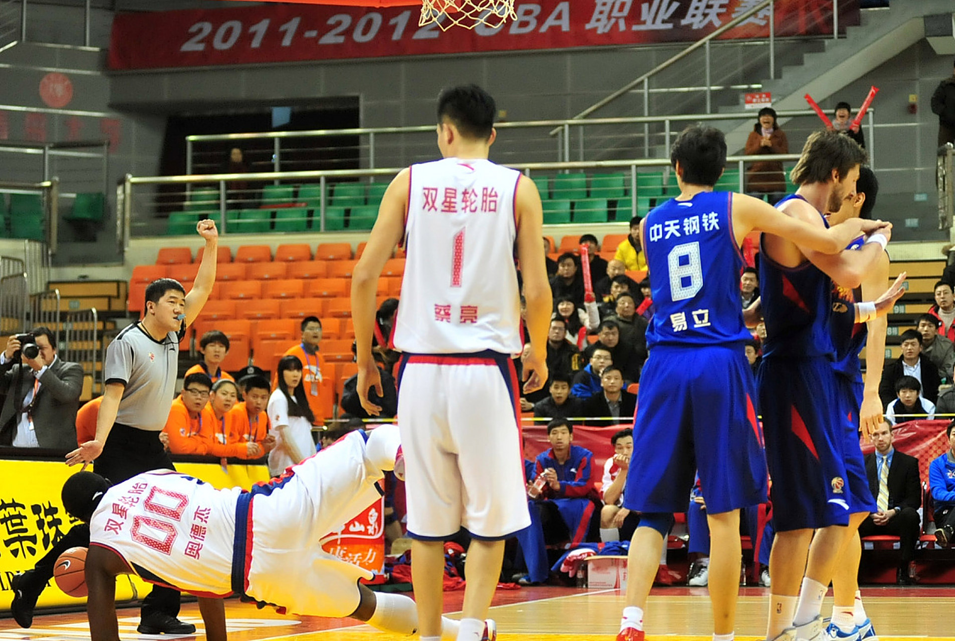 北京队爆发神级表现,全国篮球锦标赛被彻底压制,进球的简单介绍 北京队爆发神级表现,全国篮球锦标赛被彻底压制,进球的简单介绍