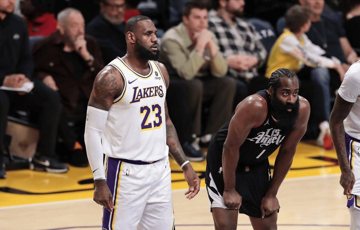 包含勇士三连胜,詹皇独自支撑骑士的词条 包含勇士三连胜,詹皇独自支撑骑士的词条