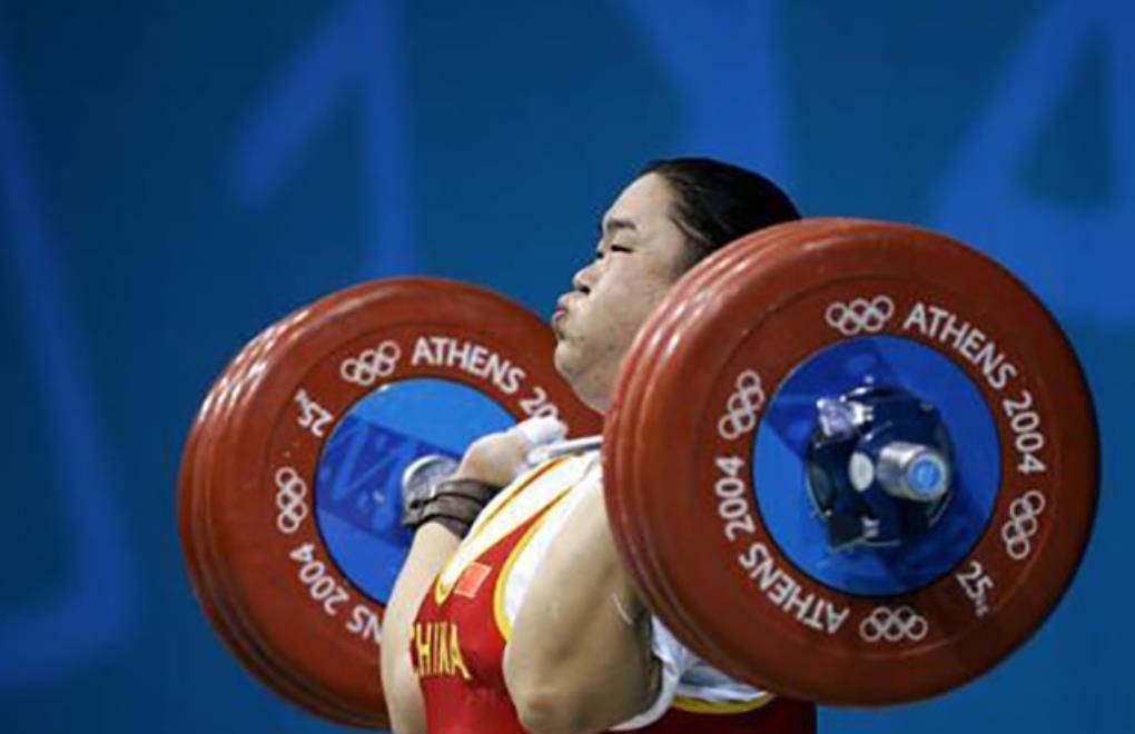 od体育vip注册-日本举重选手力挫对手，夺得金牌