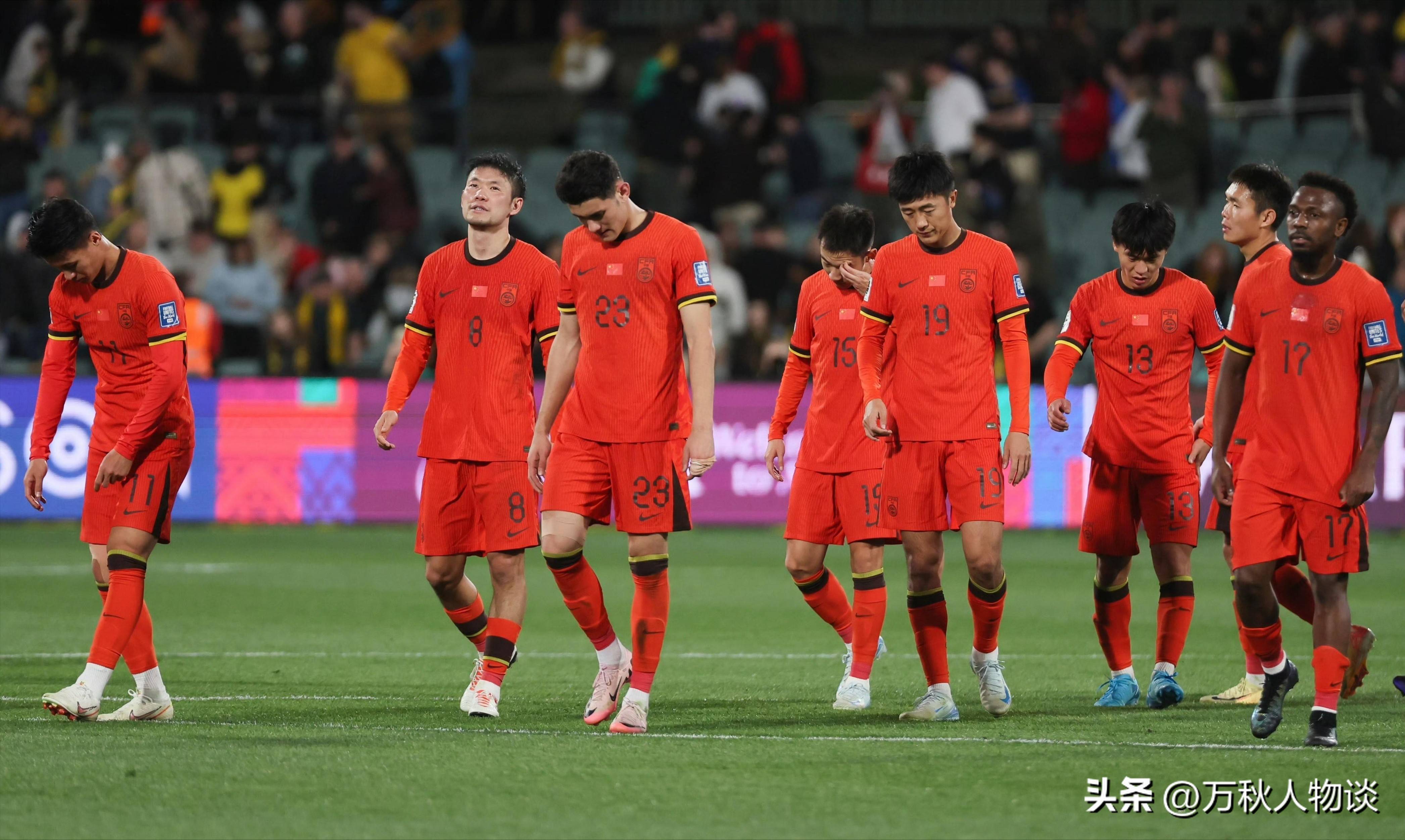 中国足球高峰对决,球员们拼尽全力,争夺胜利的简单介绍 中国足球高峰对决,球员们拼尽全力,争夺胜利的简单介绍