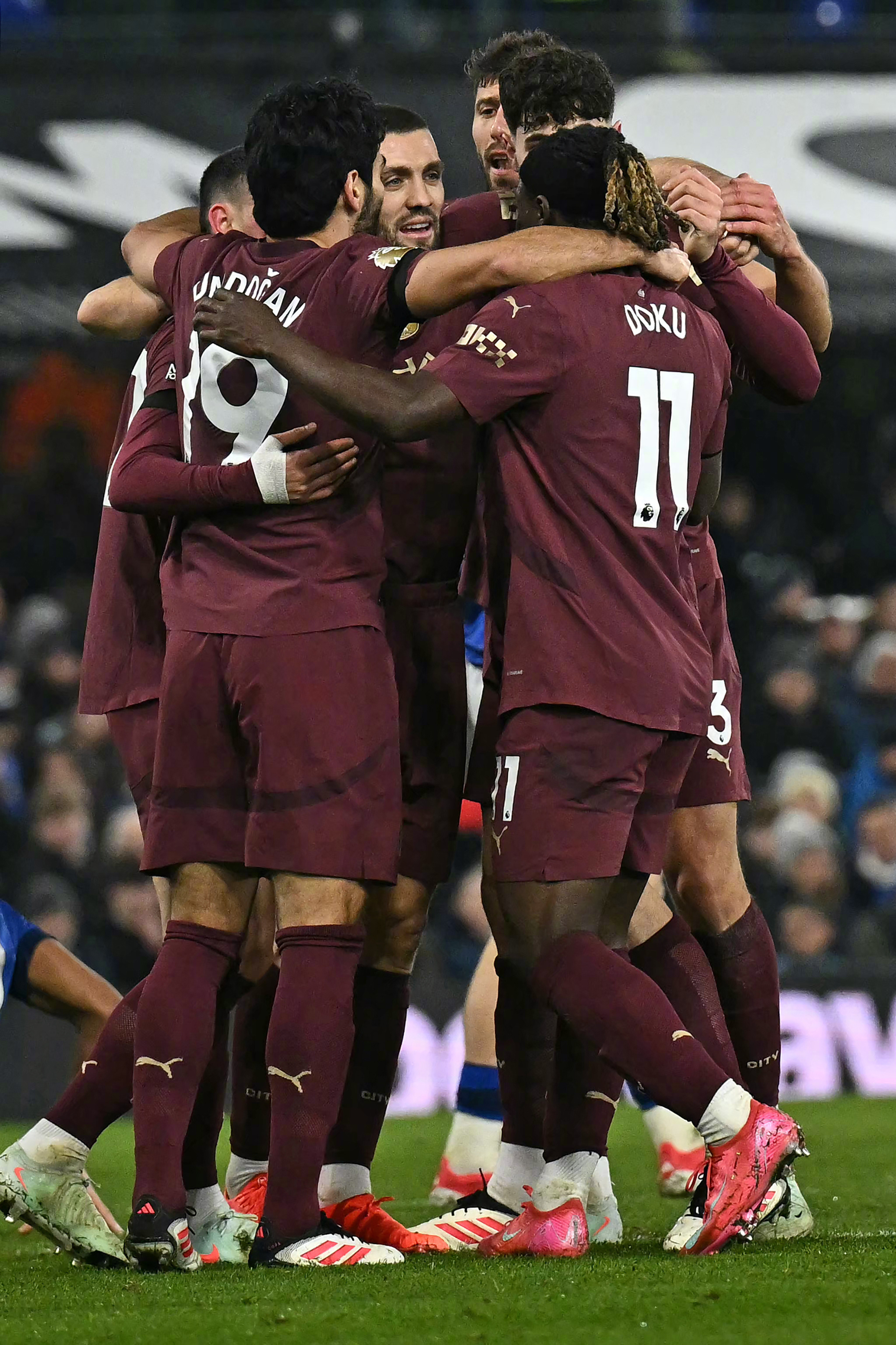 曼联客场轻松获胜,英超前四稳固 曼联客场轻松获胜,英超前四稳固