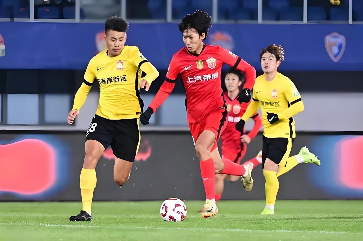 中超球队在比赛中展现出坚定信心 中超球队在比赛中展现出坚定信心