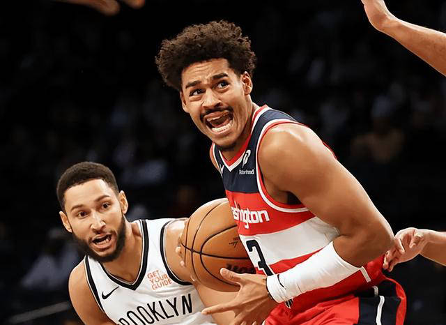 人主场赢球,西蒙斯表现抢眼 人主场赢球,西蒙斯表现抢眼