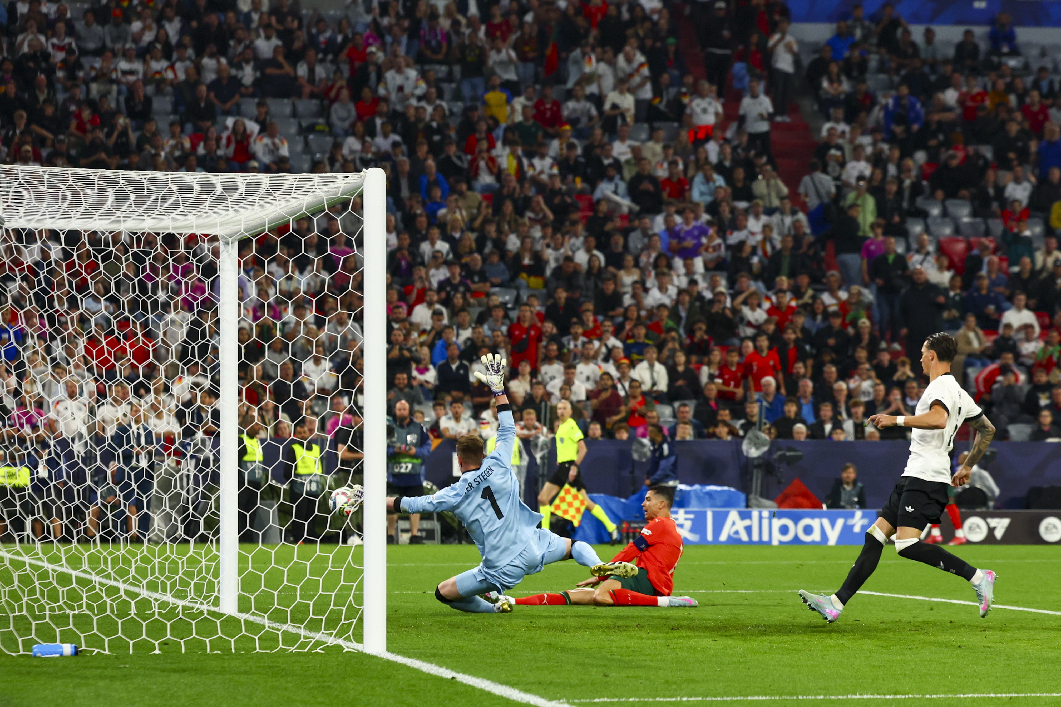 od体育在线-包含欧洲国家队士气高昂，备战决赛关键战役的词条