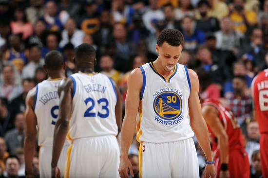 勇士再下太阳,取得重要胜利继续领跑 勇士再下太阳,取得重要胜利继续领跑