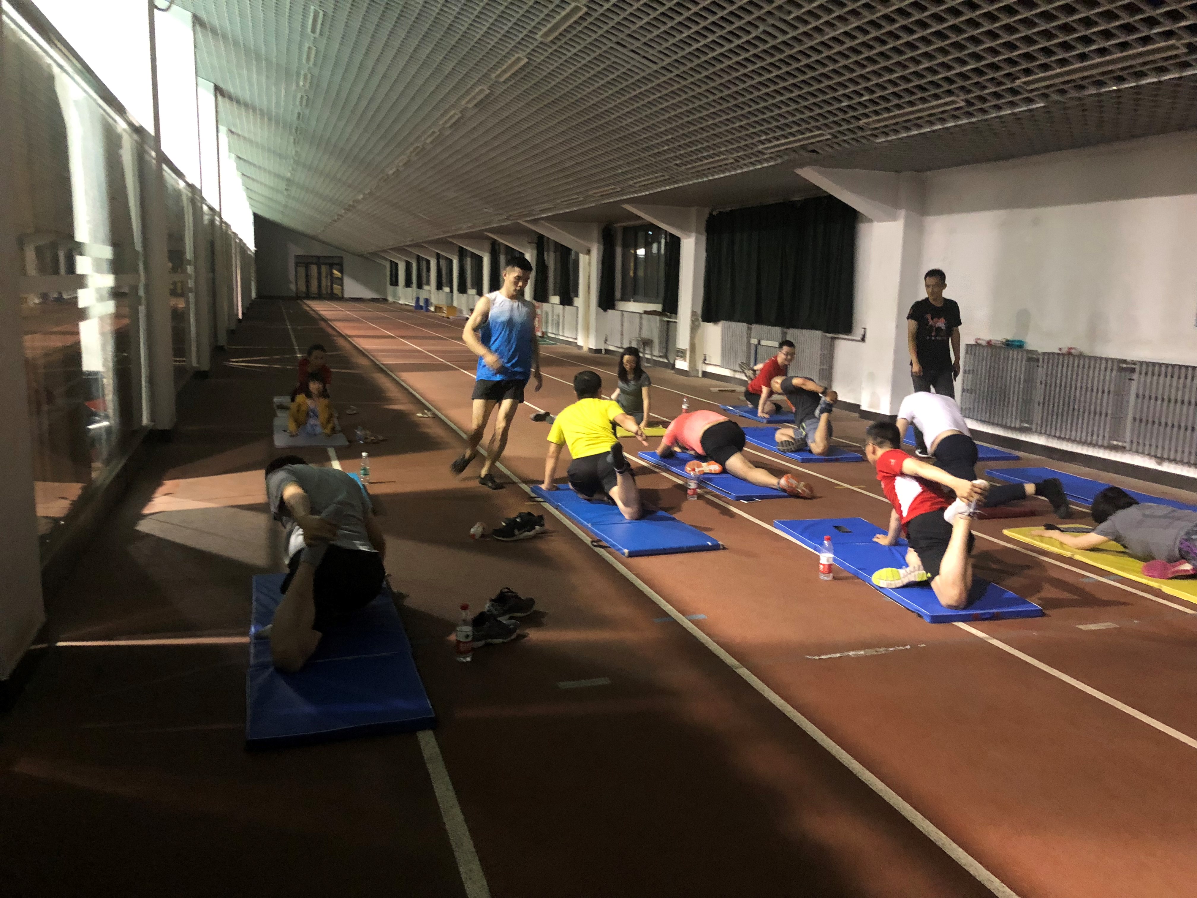 包含亚眠俱乐部宣布更新训练计划，为胜利做准备的词条