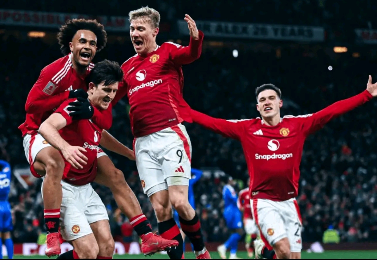 欧联杯决赛将在老特拉福德球场进行，曼联与利物浦将上演金色对决！的简单介绍