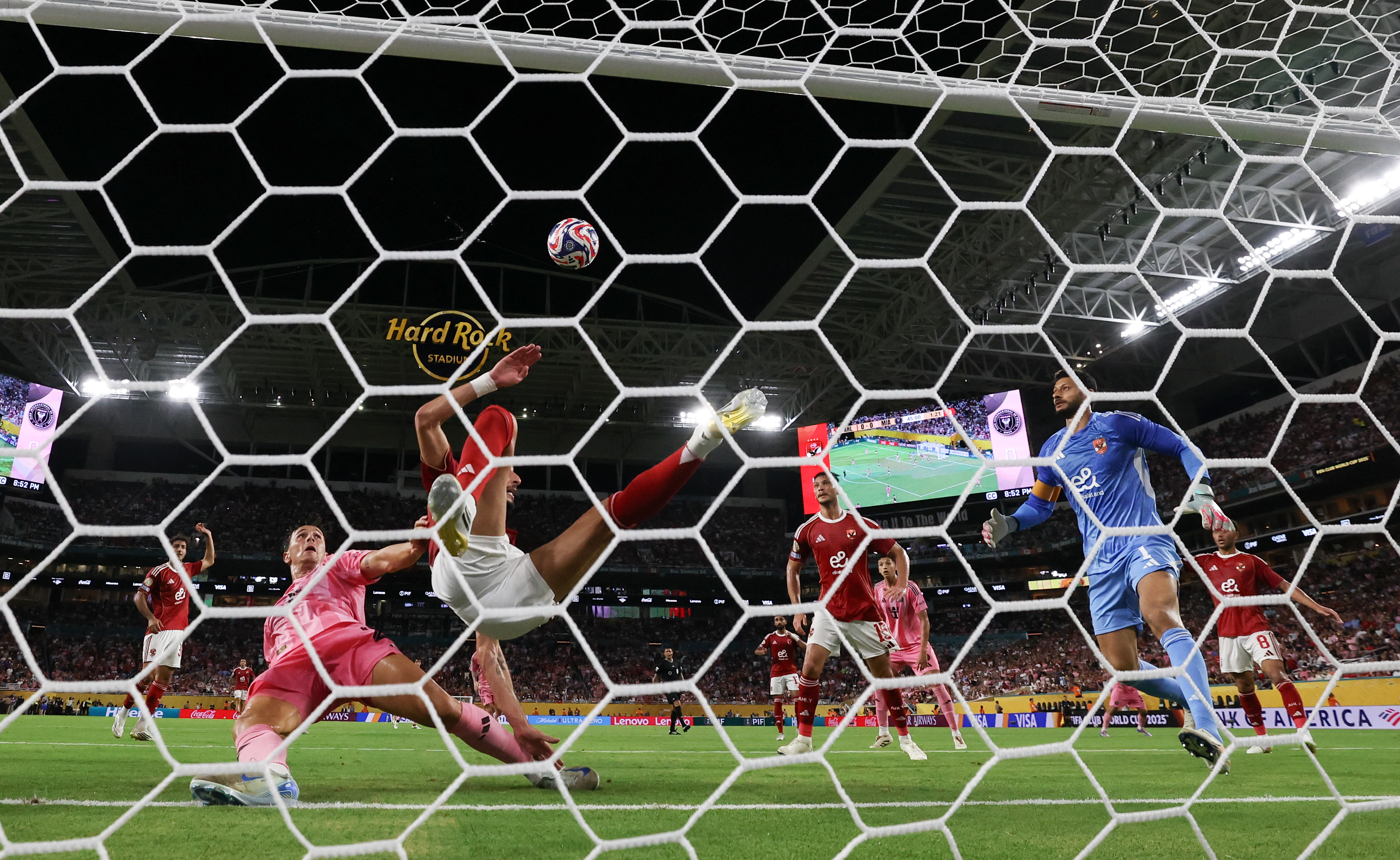 新赛季开打:足球联赛揭幕战引发球迷热议的简单介绍 新赛季开打:足球联赛揭幕战引发球迷热议的简单介绍