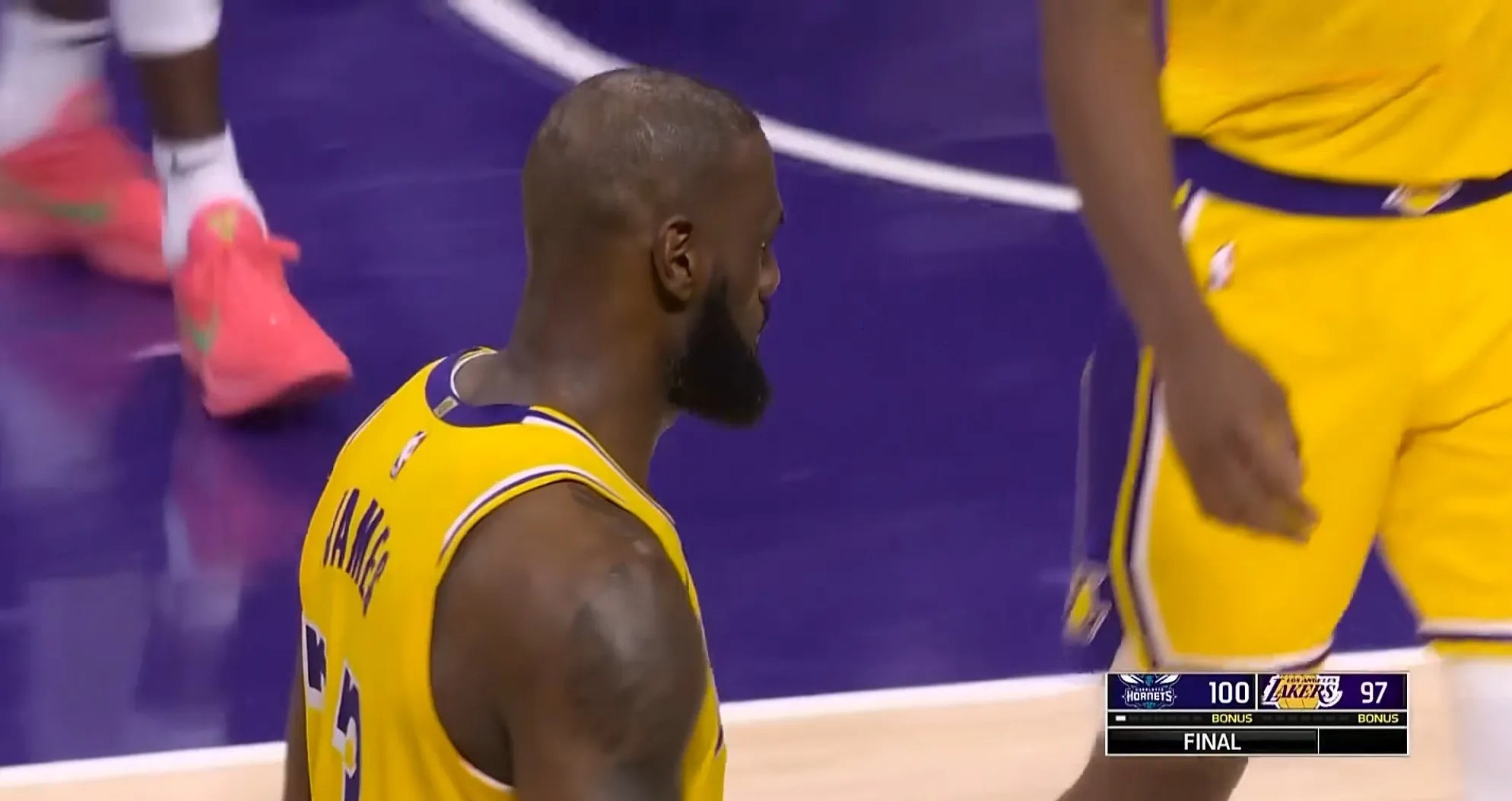 湖人遭遇黄蜂终结连胜,失利收场 湖人遭遇黄蜂终结连胜,失利收场